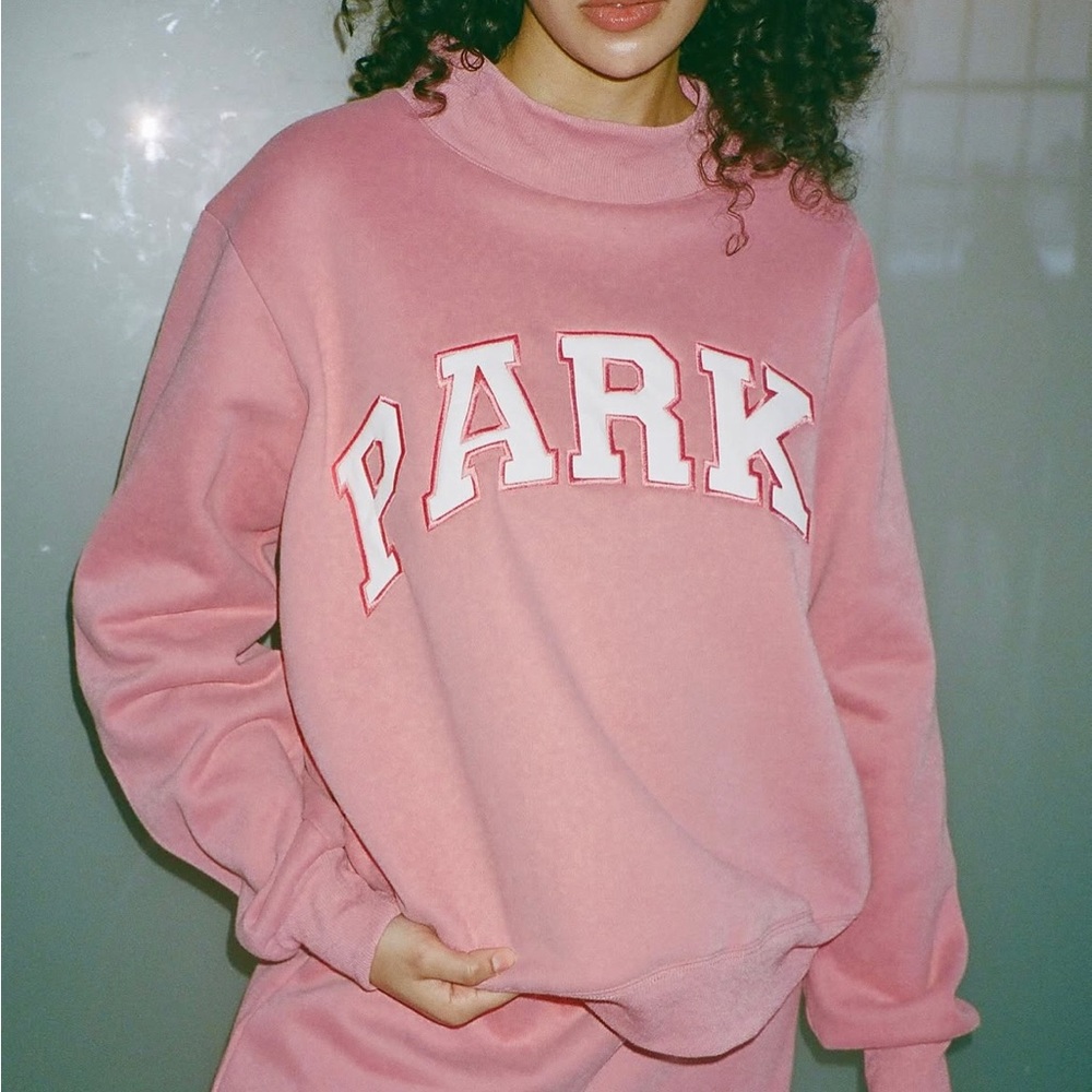 PARKE VALENTINE BUBBLEGUM PINK MOCKNECK SWEATSHIRT